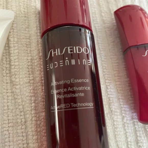 Shiseido 5 piece Red Beauty products set - Picture 5 of 7